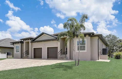 Oakland Hills House | WaterFront Boundary vacation! Close to beaches 3bdr2bath,golfing fishing