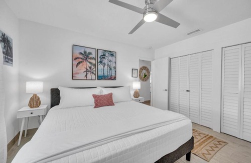 South New River Isles House | Waterfront Bungalow Heated Pool Pineapple Key