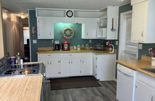 Indian Harbor Estates House | Waterfront Canal Cottage 2 bedroom /2 bath with 25 ft dock