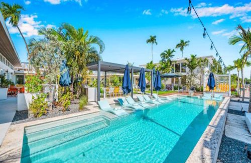 Coral Ridge Villa | Waterfront Compound 2 Heated Pools SaltAire Lime Keys