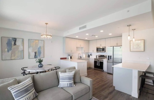 Central Sarasota Villa | Waterfront Condo w/Kayaks, Resort Pool, Sarasota