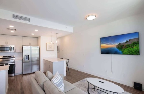 Central Sarasota Villa | Waterfront Condo w/Kayaks, Resort Pool, Sarasota