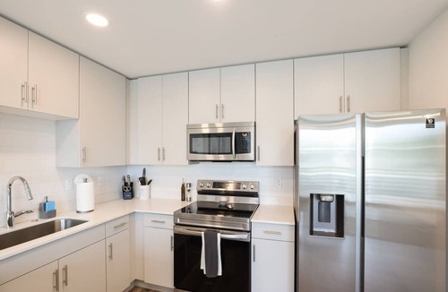 Central Sarasota Villa | Waterfront Condo w/Kayaks, Resort Pool, Sarasota