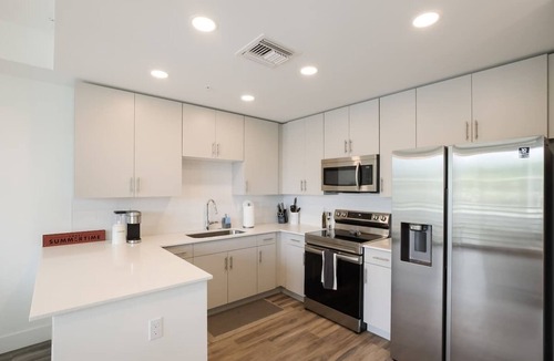 Central Sarasota Villa | Waterfront Condo w/Kayaks, Resort Pool, Sarasota