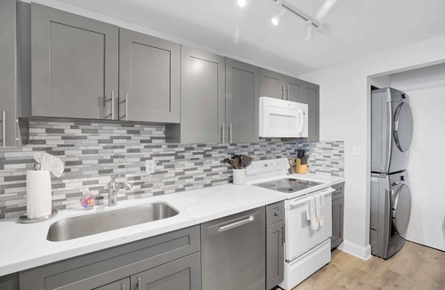 Meadows Condo | Waterfront Dock Pool Condo Near Duval St Pet OK