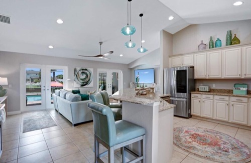 Yacht Club House | Waterfront Fun, Perfect for Everyone