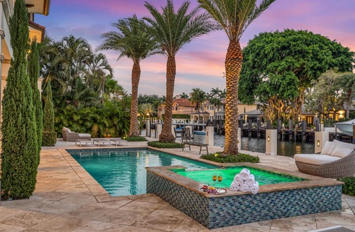 Nurmi Isles Villa | Waterfront | Heated Pool | Canal View & Access | Mimosa Key | VlLLAS