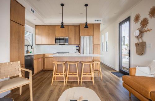 Key West Boat Rental | Waterfront & Heated Pool - Break Awai Floating Villa
