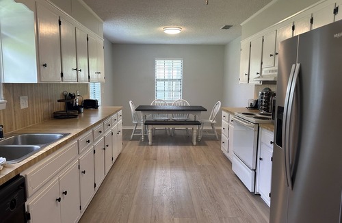 Florida Panhandle House | Waterfront home on large property. Close to many of Pensacola’s attractions.