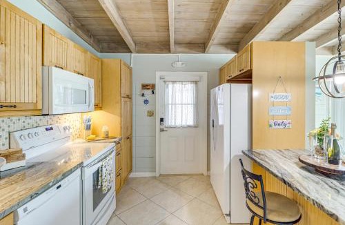 Key Colony Beach House | Waterfront Key Colony Beach Home w/Golf Cart!