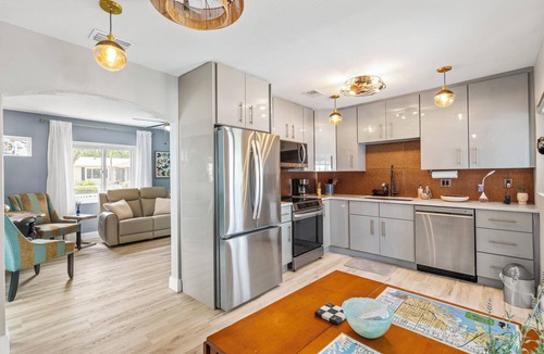 Bayview House | Waterfront Marina District Luxury Home & In-law Suite