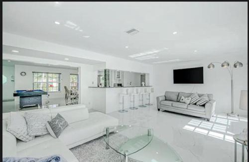 Fort Lauderdale House | Waterfront Oasis in Oakland Park Heated Pool & Family Fun
