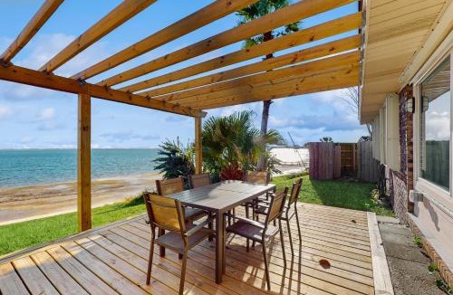 Ono Island House | Waterfront pet friendly home with Grill Wifi and gorgeous water views