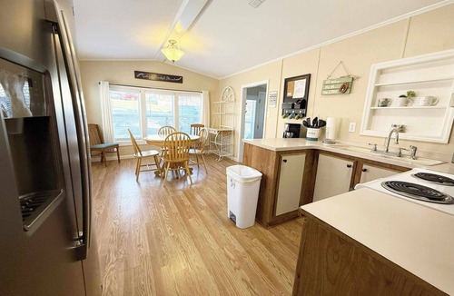 Georgetown House | Waterfront! Prime Location, Clean, Swimming Pool, Fishing Dock, WIFI