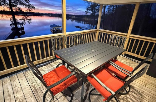 Georgetown House | Waterfront! Prime Location, Clean, Swimming Pool, Fishing Dock, WIFI