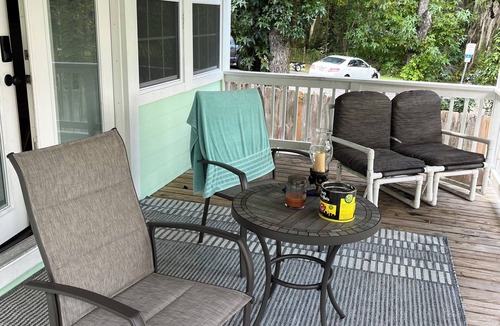 Doctors Inlet Apartment | Waterfront Retreat-Dock, Fishing & More!