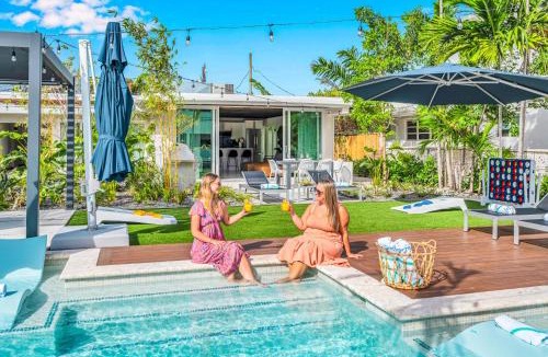 Coral Ridge House | Waterfront Residence Heated Pool grand outdoor Lime Key