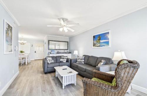 Indian Shores Apartment | Waterfront Resort-Style Condo 3 Min to Beach!