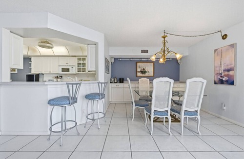 Isla del Sol Apartment | Waterfront Retreat in St. Petersburg – Spacious 2-BR Condo with Balcony & Pool