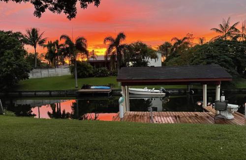 Lake Worth House | Waterfront Room with Private Bathroom Near PBIA & Lake Osborne