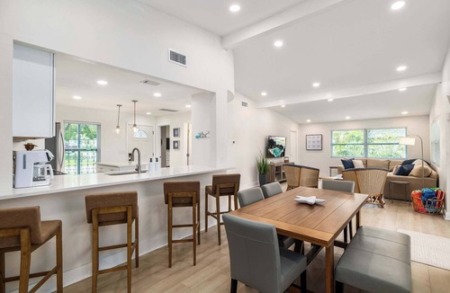 Harbor Hills House | Waterfront, Screened Lanai, Pool, King Beds, BBQ