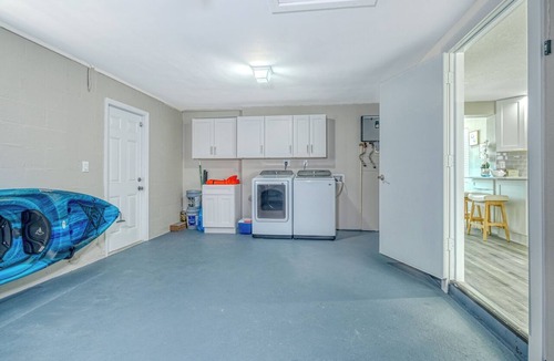 Signal Cove House | Waterfront Serenity: 2 Bedroom Retreat on the Gulf with Private Floating Dock