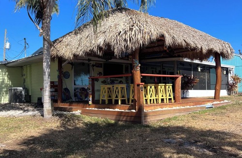 River Park House | Waterfront Tiki Oasis - Dock & Ocean Access