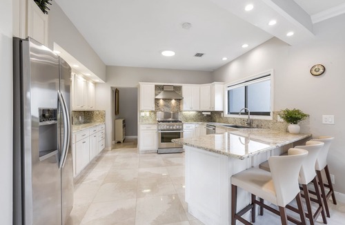 Central Beach House | Waterfront Vacation Villa