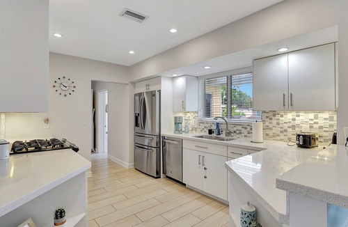 Pompano Isles House | Waterfront Villa – Gorgeous 4 BDR w/Private Pool and Dock, Close to Beach!
