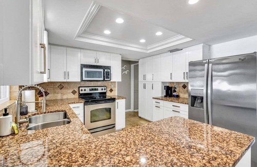 South Gate Ridge House | Waterside Villa | Private Pool + Outdoor Dining