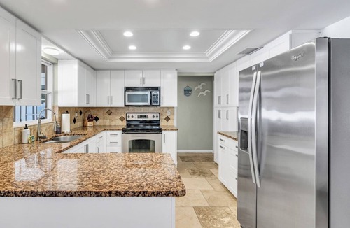 South Gate Ridge House | Waterside Villa | Private Pool + Outdoor Dining