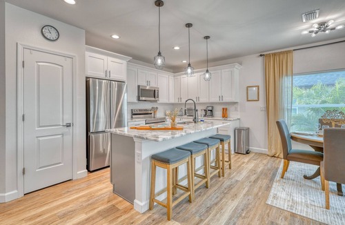 Al Lago Village Villa | Waterview Vacation Retreat Close To Ocean