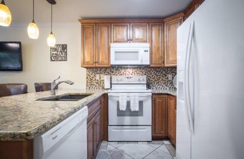 New Braunfels House | Waterwheel Hideaway - Cozy Condo for 6 with Resort-style Amenities