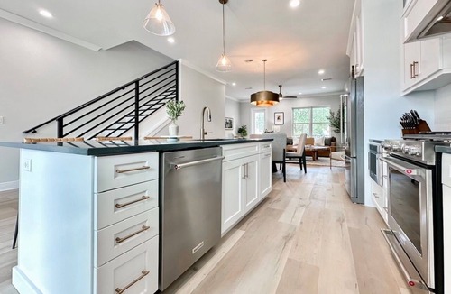 Historic District House | Watula on the Square - Luxury Downtown Retreat