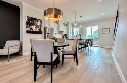 Historic District House | Watula on the Square - Luxury Downtown Retreat