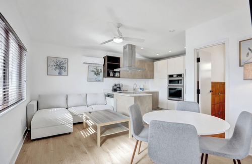 North Beach Apartment | Waves on Walnut