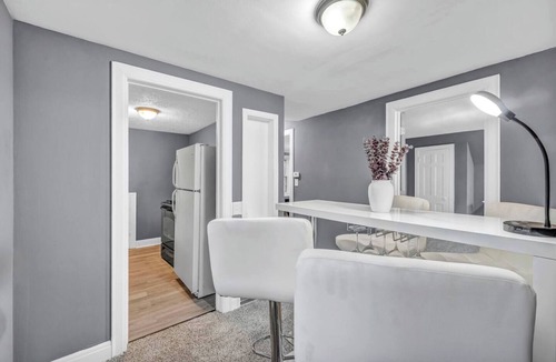 Highland Square House | Weber Duplex House Upper Unit Near Highland Square