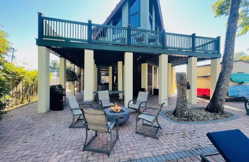 Weeki Wachee Gardens Ski Chalet | Weeki River Lodge Star5Vacations