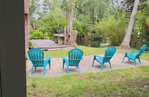 Weeki Wachee Gardens House | Weeki Wachee Waterfront Canal home. Manatee Manor