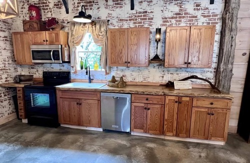 Forsyth House | "Welcome Haus" Guest House 15 minutes from Branson