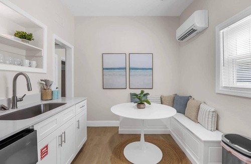 Parsuns To Cocoa Beach Apartment | Welcome to The Drift – Your Laid-Back Beach Escape in Cocoa Beach! Studio