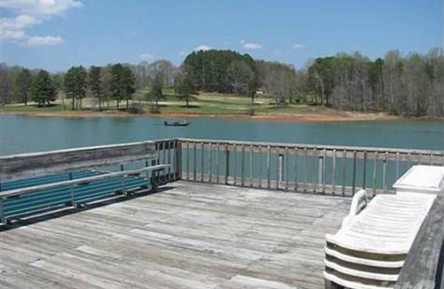 Hayesville House | Welcome to The Treehouse on Lake Chatuge!