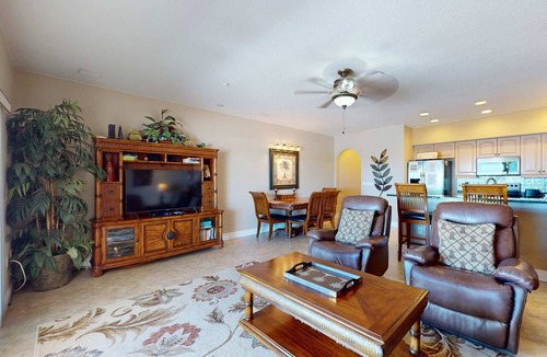 Independence Square Condo | Welcoming Gulf front condo with pool and hot tub direct beach access