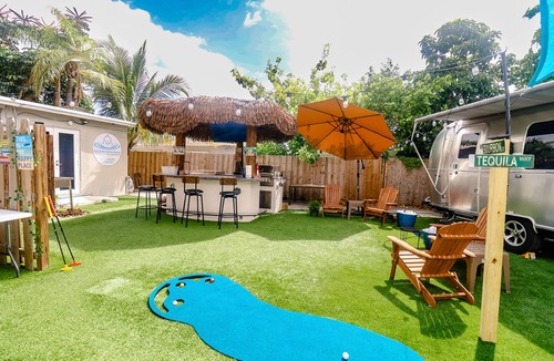 Croissant Park Condo | Well located 1BR w/Tiki Area & Outdoor Kitchen