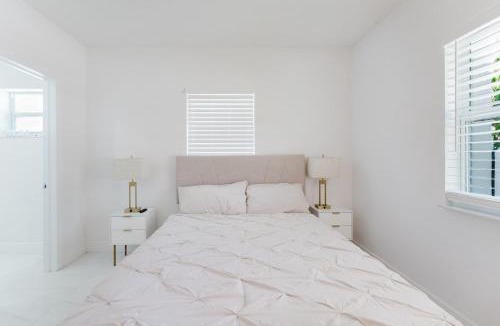 West Palm Beach Villa | West Palm Beach Luxury Villa with Pool and Games