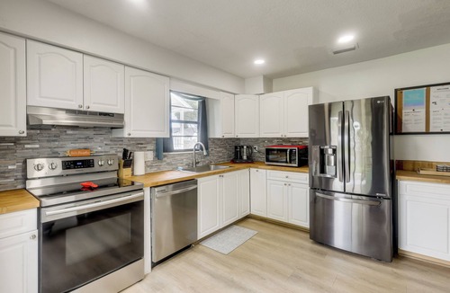 West Palm Beach House | West Palm Beach Lake House: Near Beaches!