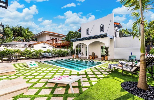 Old Northwood House | West Palm Beach Escape, Moroccan Style, Aug Deal