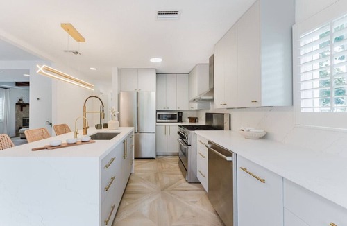 Poiciana Park II Villa | West Palm Oasis BBQ, Pickleball Court and Pool