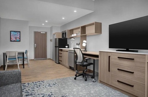 Weston Hotel | Weston Suite | 3 mi to Sawgrass Mills & Amerant Arena | Breakfast Included