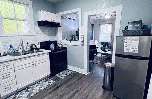 Galveston Cottage | Whimsical Mermaid - 4 min. to Cruise Port and half mile from beach